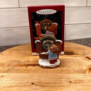 “Welcome Sign” Hallmark Keepsake Ornament